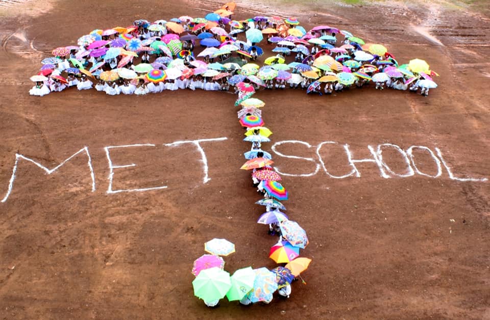 umbrella-met-school