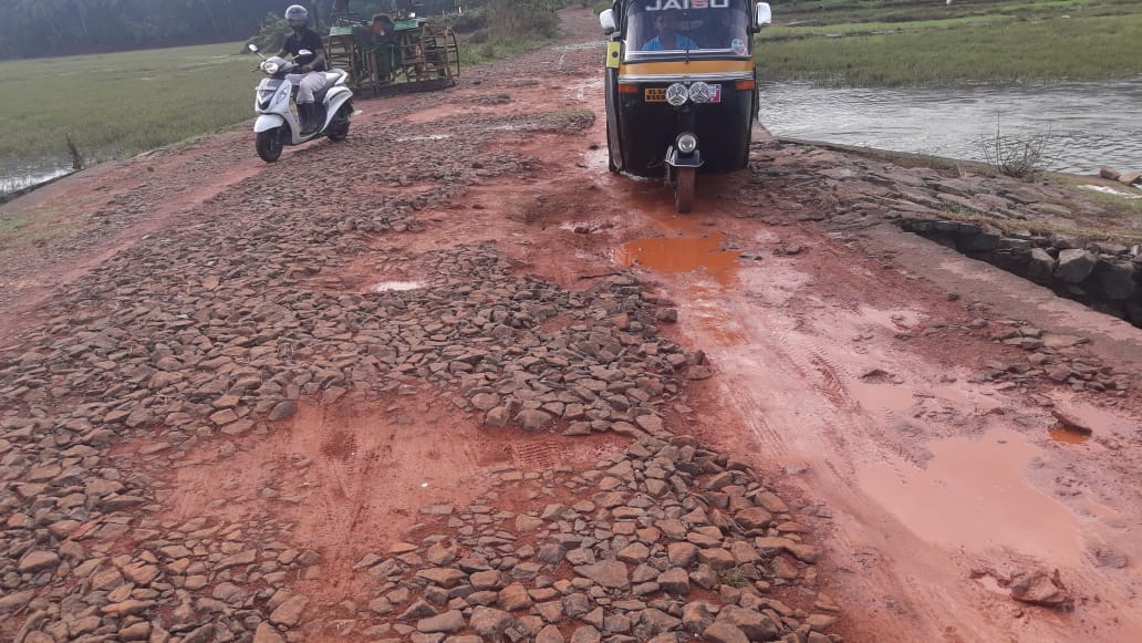 Puramannur-alukkalpadi-road