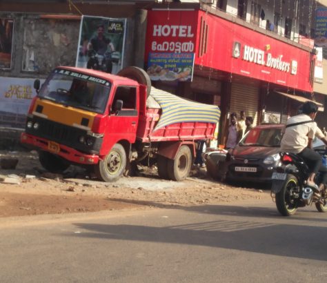 vaikathoor-lorry