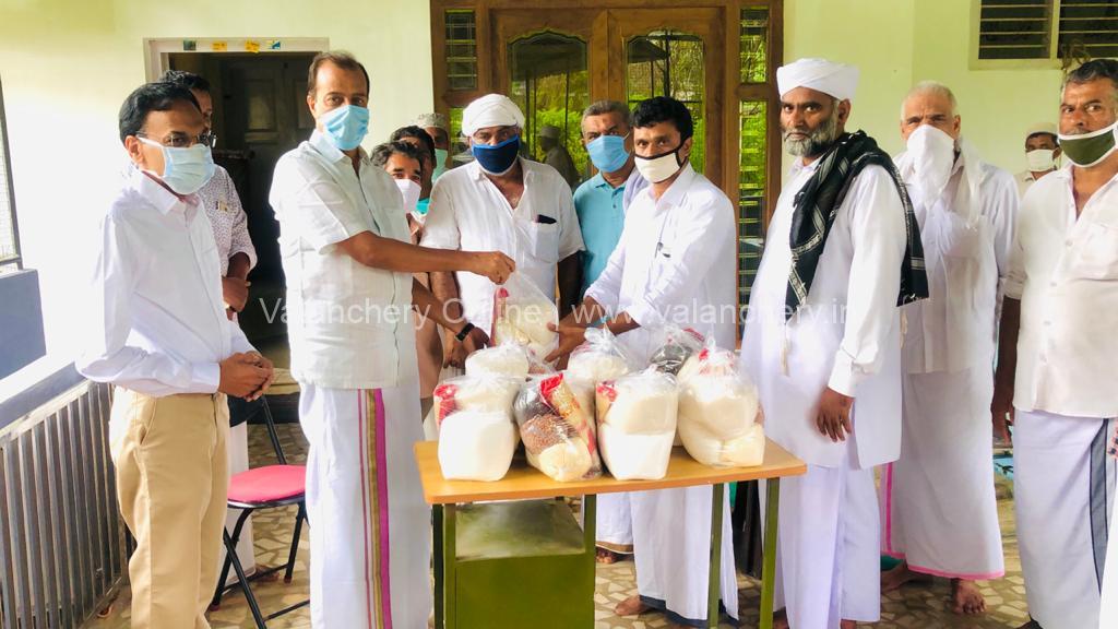 thozhuvanoor-mahallu-committee-relief-kit