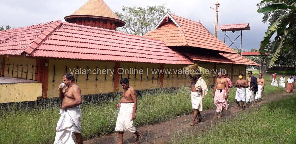 niraputhari-vaikathoor-temple
