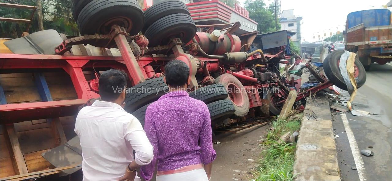angadippuram-truck-accident