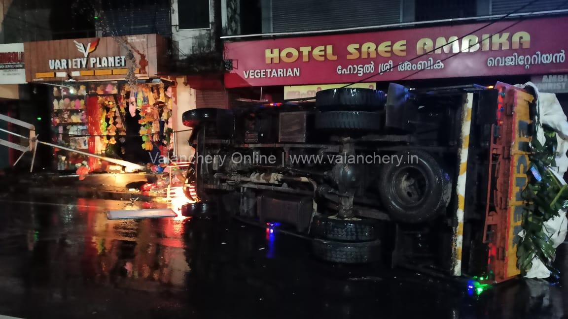 valanchery-accident-lorry