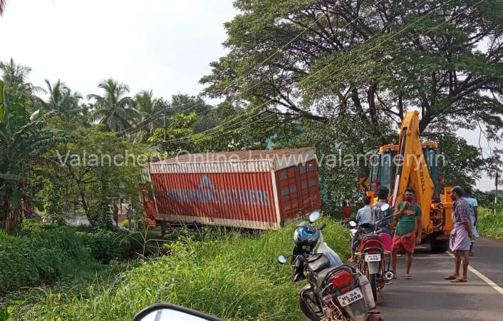 Truck-vengad-karuparamba