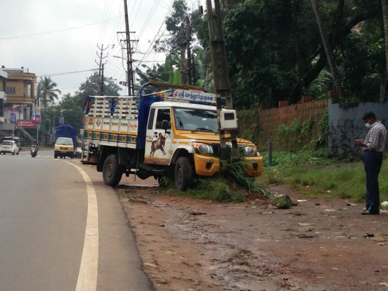 bolero-pickup-valanchery-accident