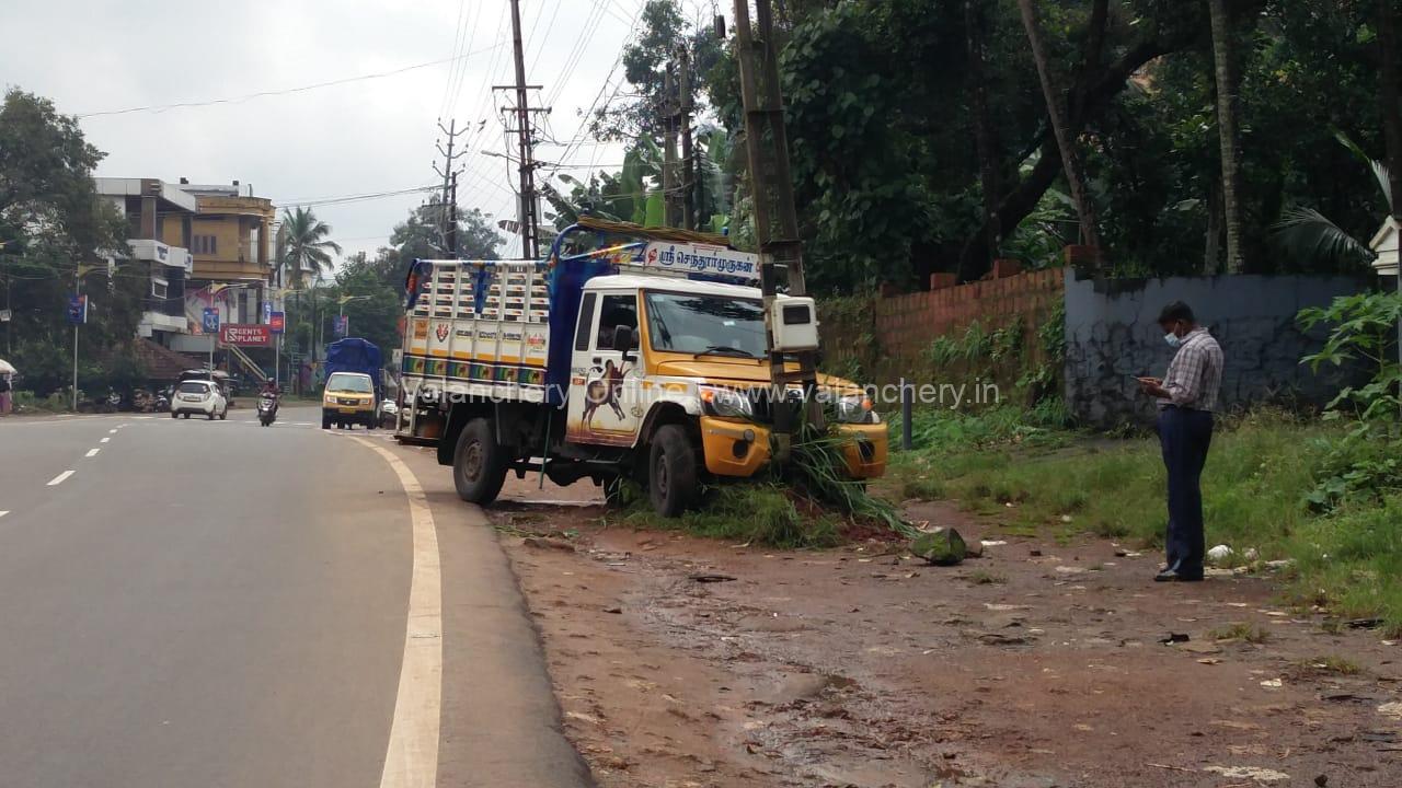 bolero-pickup-valanchery-accident