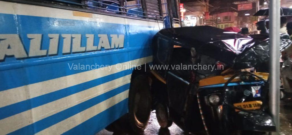 valanchery-bus-door