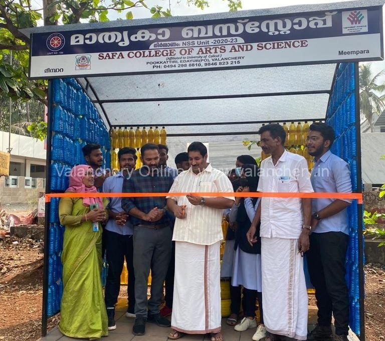 model-bus-stop-meempara