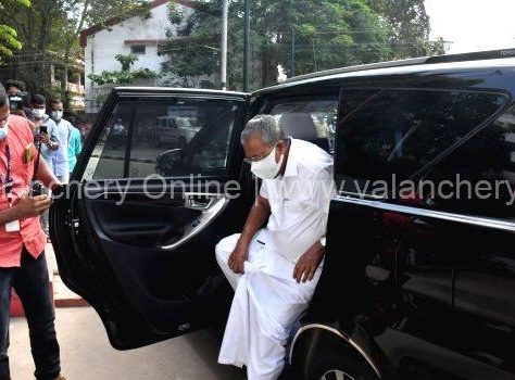 pinarayi-innova-black