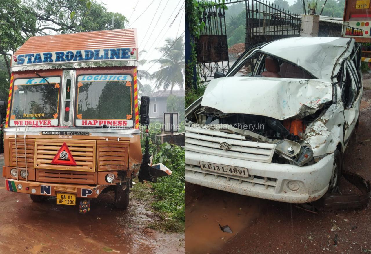 athirumada-accident-car-truck