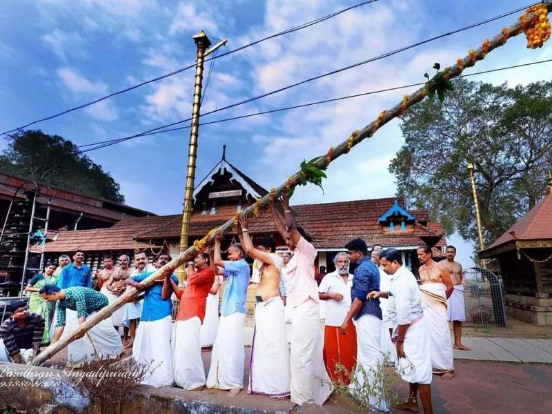 thirumandhamkunnu-pooram-2023pole