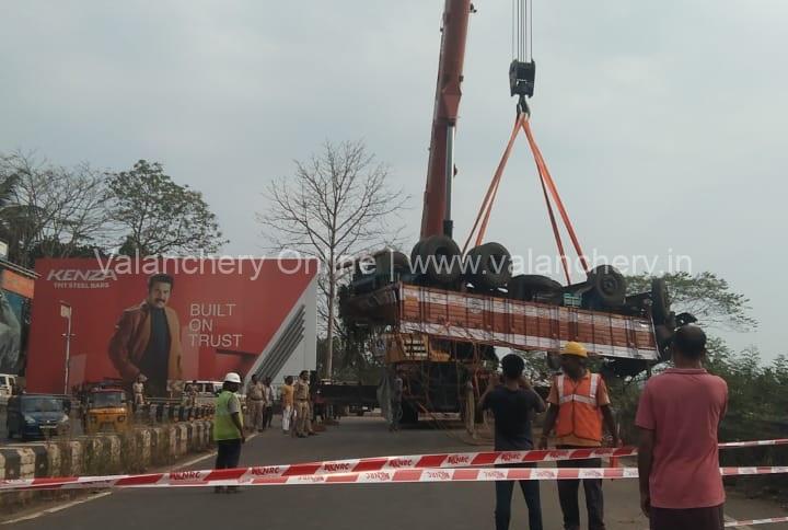 crane-vaatappara-truck