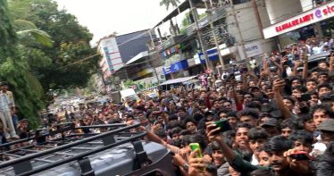 pepe-valanchery-crowd