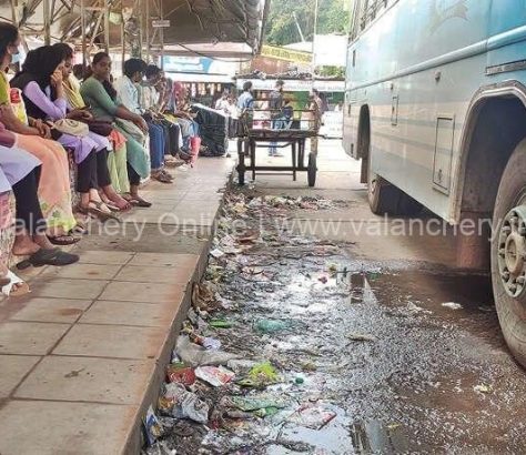 kuttippuram-bus-stand-waste