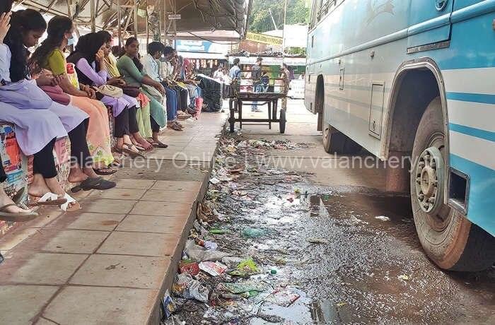 kuttippuram-bus-stand-waste