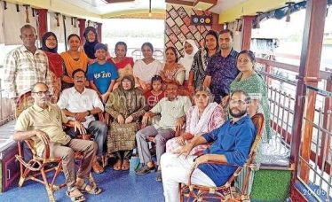 farewell-marakkara-sathi-teacher