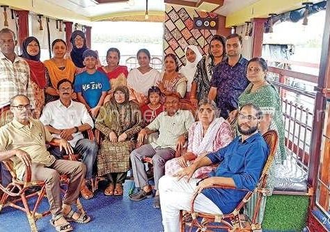 farewell-marakkara-sathi-teacher