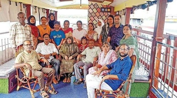 farewell-marakkara-sathi-teacher