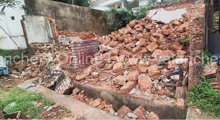 kuttippuram-building-waste-dumped-culvert