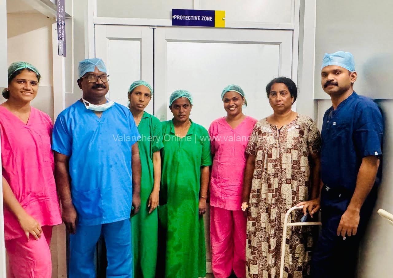 kuttippuram-taluk-hospital-doctors-knee-cap-replacement