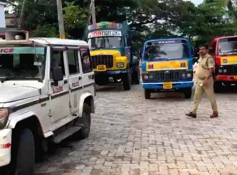 tirunavaya sand lorry