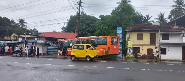 Akkikavu-low-floor-accident